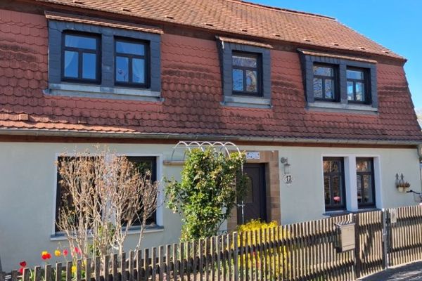 Familienparadies mit Landhauscharme – großzügiges Einfamilienhaus mit Einliegerwohnung auf traumhaftem Grundstück in Taucha!