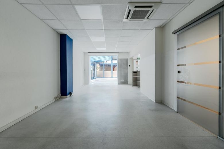 Büro + Werkstatt + Showroom | Glaseingang | ab 393 m² bis 700 m² | sofort! Kostenlose Werbefläche! – Büro