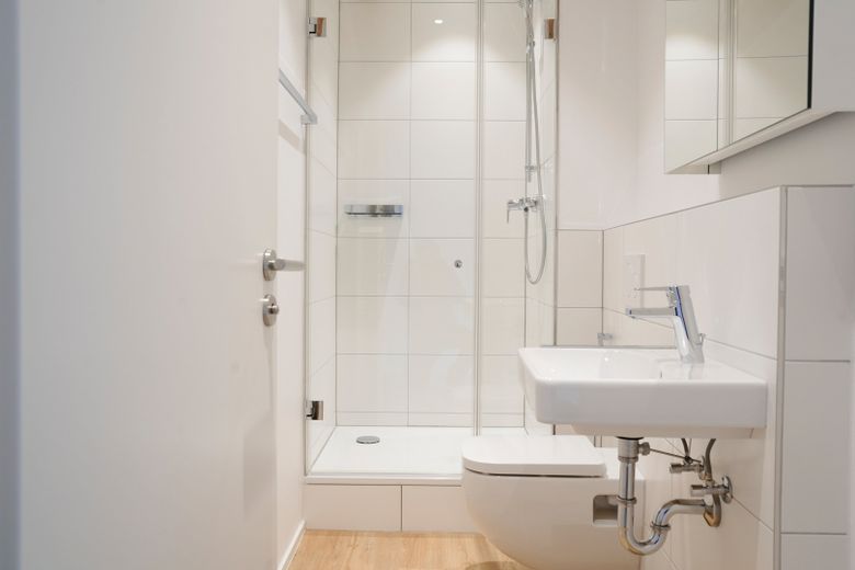 Maisonette-Wohnung (WE06), Kaiserstraße, ein Traum für Kenner und den besonderen Geschmack, ~ 115 m² – Gäste-Bad untere Ebene