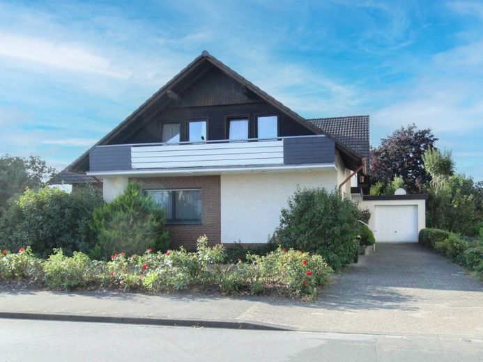 Nuovo prezzo! Spaziosa casa unifamiliare in posizione centrale a Rietberg e interessante potenziale di ampliamento – Foto 1