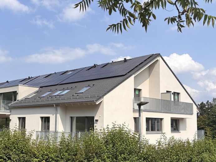 Jasne 2-pokojowe mieszkanie w nowym budownictwie z kuchnią, balkonem i 2 miejscami parkingowymi w Nürtingen-Oberensingen – Außenansicht