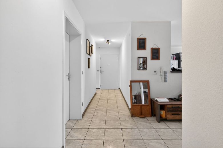 Freiwerdend: Moderne Wohnung mit Balkon und TG in zentraler Lage – Eingang