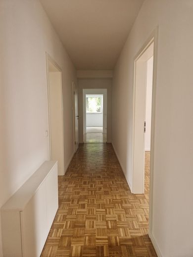 Buchholz! Huis in huis - appartement op de begane grond van 156 qm met terras, tuin en grote garage – Flur/Schlafbereich