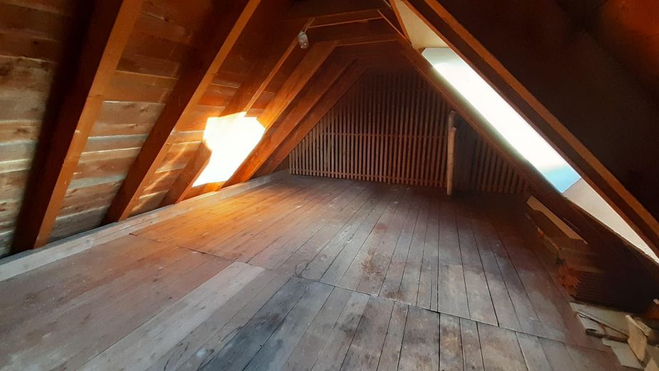 Balkonlu ve genişletme potansiyeline sahip bakımlı 3 odalı çatı katı dairesi – Aichach’ta 67 m² – Dachgeschoss ausbaubar
