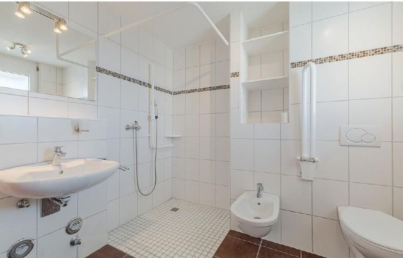 Penthouse für jedes Alter – barrierefreies Wohnen mit Dachterrasse und Weitblick – Badezimmer