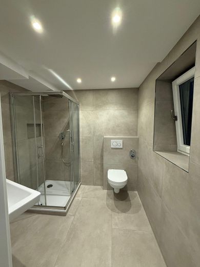 First occupancy after complete renovation | 2-room ground-floor apartment with fitted kitchen – Badezimmer