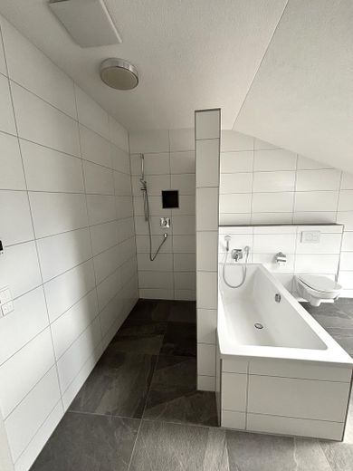 Großes Badezimmer oben