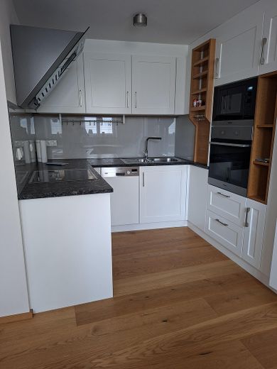 Appartement ancien en duplex élégant et exclusif dans la vieille ville, avec ascenseur et balcon – Küche