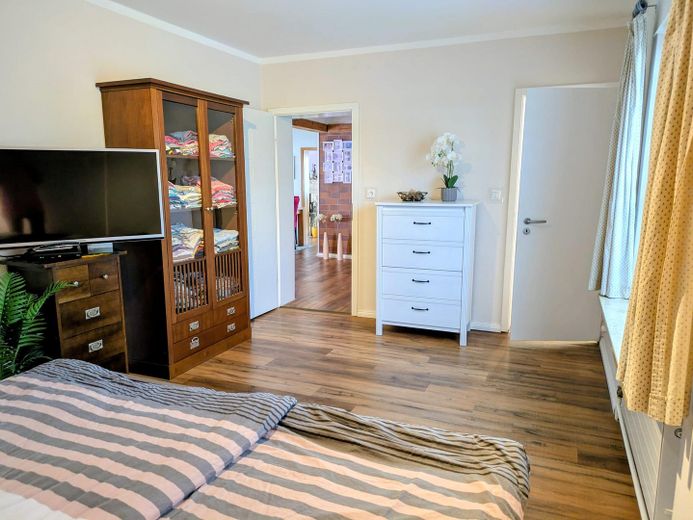 Elmshorn’da çok yönlü tek veya iki ailelik ev – Aile, home office veya kısmi kiralama için alan! – Schlafzimmer