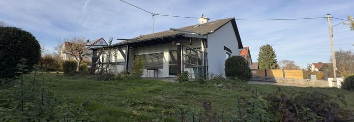 Großzügiges Einfamilienhaus mit traumhaftem Garten zu verkaufen – Außenansicht aus Südost