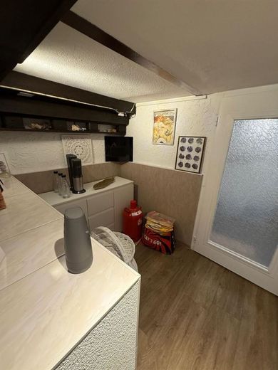Bezugsfertiges Einfamilienhaus mit großem Blk, Garage, 2 Bädern und sonnigem Grundstück – UG