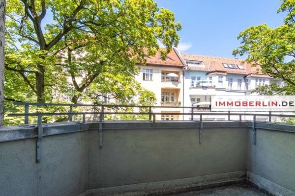 IMMOBERLIN.DE - Charmant appartement ancien avec moulures et balcon paisible dans le très prisé quartier du Rheingau