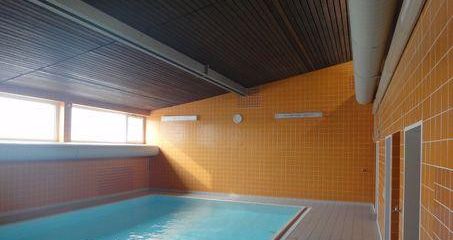 Freies möbliertes Apartment, Schwimmhalle, Sauna, S-Bahn München, von privat – Schwimmhalle innen