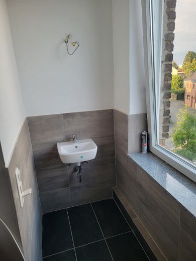 Sanierte 3-Zimmer Wohnung nähe Innenstadt – Badezimmer