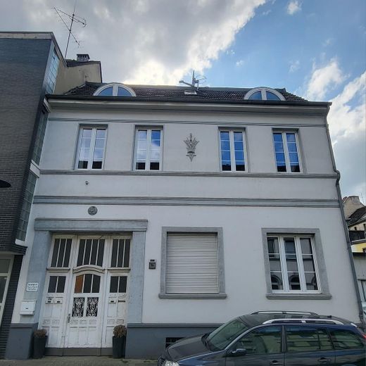 Mehrfamilienhaus, Dreifamilienhaus mit Loft Charakter u. Dachterrasse in Krefeld – Hausansicht