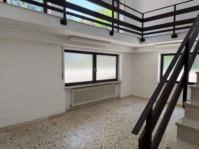 Zentrumsnah: Wohnhaus mit Galerie/Atelier, Einlieger-App.  & traumh. Naturgarten (834 qm) – Atelierbereich KG/EG