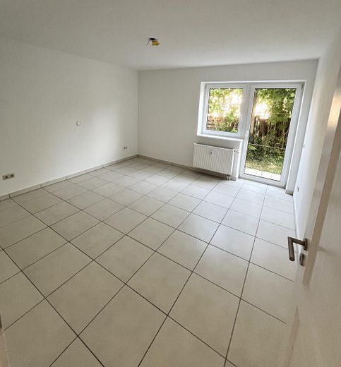 2 ZKB Gartenwohnung. Leben wie in einem Einfamilienhaus Garage Garten Keller alles neu! – Schlafzimmer