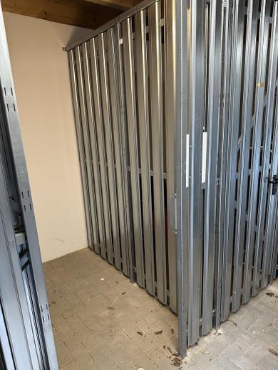 Exklusive neuwertige 3-Zimmer-Wohnung mit schönem Balkon von PRIVAT! – Abstellraum Bild 4