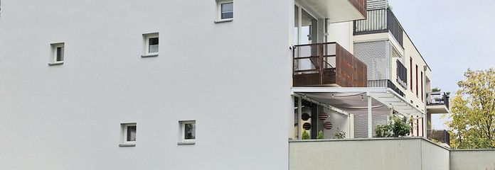 Hof Garten und Front rechts