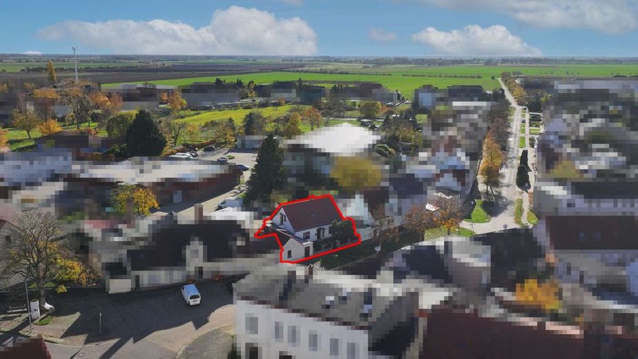 Behagliches Einfamilienhaus mit Balkon, Kamin &amp; Nebengebäude - perfekt für ruhiges, zentrales Wohnen – Nordwest Luftbild