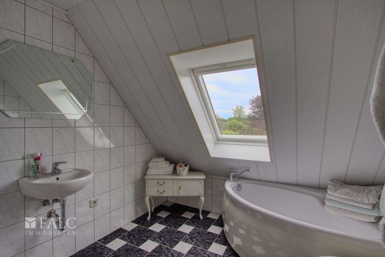 +++Naturparadies mit Potenzial: Zwei massive Häuser mit bis zu 4 Wohneinheiten nahe Plau am See+++ – Badezimmer I