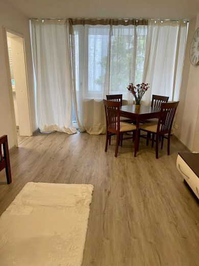 ✨ Modernes, voll möbliertes 1-Zimmer-Apartment in zentraler Lage – Volkerstraße 34 – Essbereich