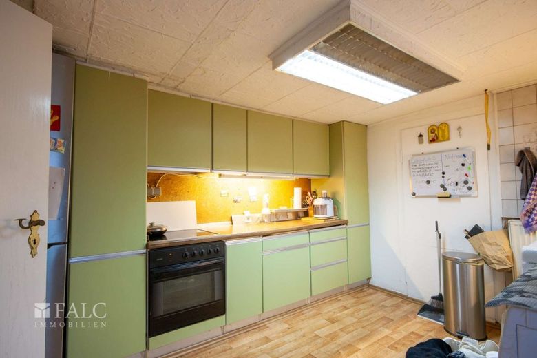 Einfamilienhaus, Ladenlokal und viel Grundstück - mitten in Bergheim – Küche