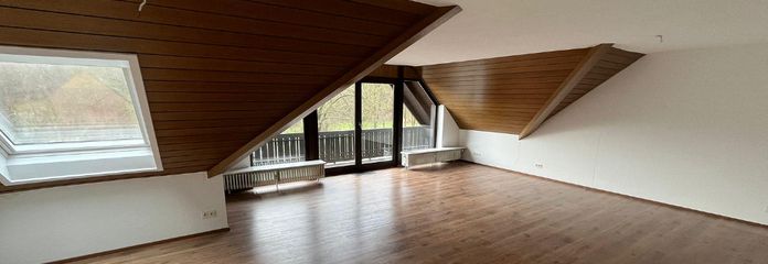 Wohnzimmer mit Balkon