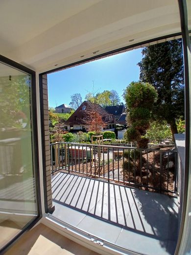 Neubau – Erstbezug | 2-Zimmer-Maisonettewohnung | Dachterrasse | EBK – Schlafzimmer Balkon