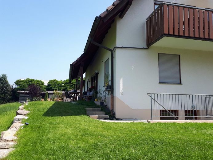 Terrasse u. Zugang Souterrain