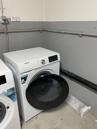 *Aydınlık ortak daire odası* EBK ve ortak balkon ile – Waschmaschine vorhanden