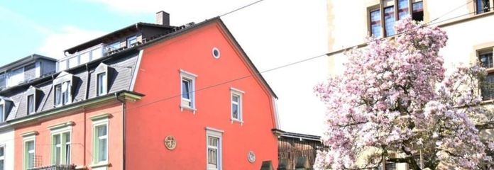 Außenansicht (rotes Haus)