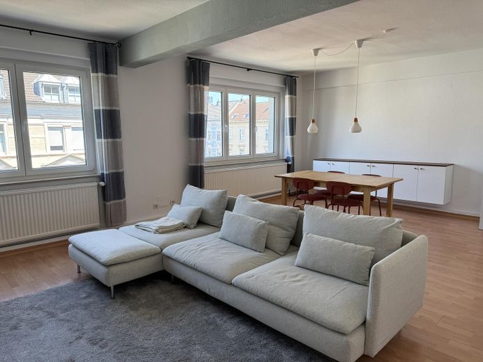 Provisionsfrei,renoviert,ruhig,95qm Wohnung 3,5 Zimmer+Küche mit EBK,Tageslichtbad,Südbalkon – Wohnzimmer