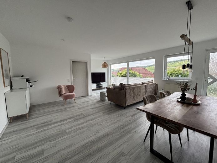 VHB  Attraktives 1–Familienhaus und großem Garten und traumhafter Aussicht sowie Doppelgarage – Foto 11