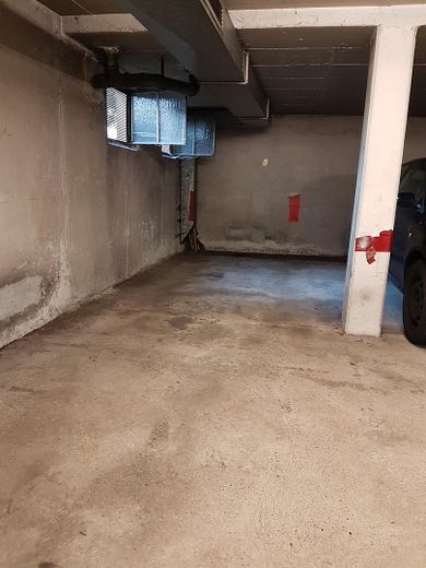 Tiefgaragenstellplatz