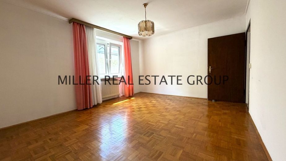 Seltene Gelegenheit in Ingolstadt-Unterhaunstadt: Großzügiger Bungalow mit Vollkeller, Doppelgarage, Garten &amp; Ausbaupotenzial! – Schlafzimmer
