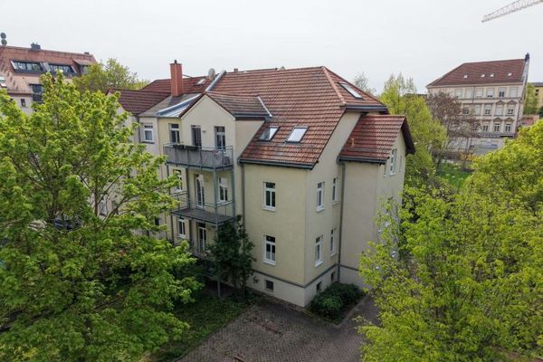 Gerenoveerd appartementencomplex met 6 wooneenheden op een rustige locatie achter het voorhuis – gesplitst volgens de WEG, 2 wooneenheden vrij voor bewoning