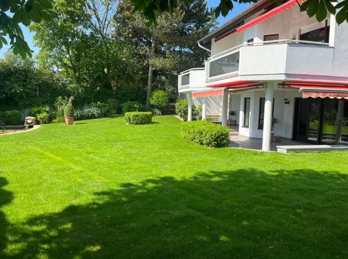 Garten/ Rückansicht Villa