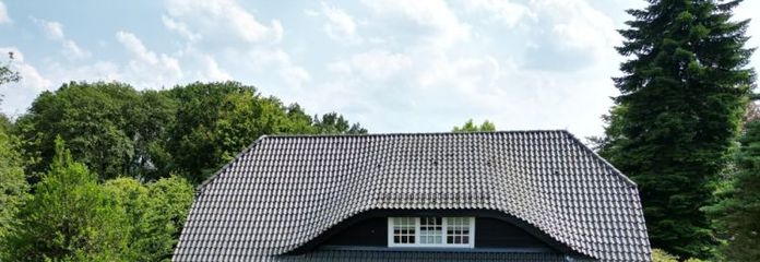 PROVISIONSFREI:
EXKLUSIVE VILLA mit EINLIEGERWOHNUNG
und EIGENEM PARK in naturnaher BESTLAGE