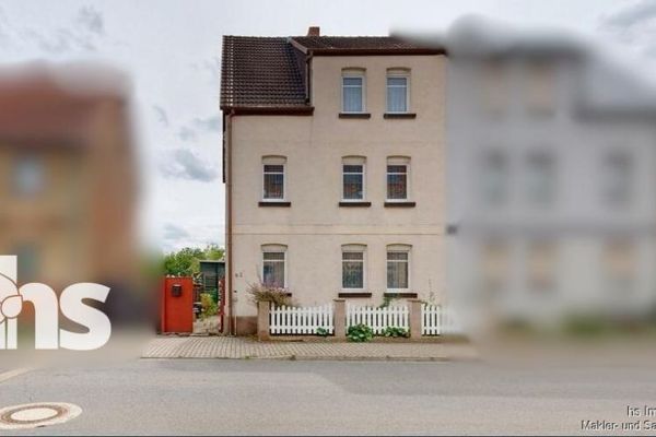 بدون عمولة: عقار بحاجة إلى ترميم في بينندورف بمساحة سكنية تبلغ 185 م² وقطعة أرض كبيرة