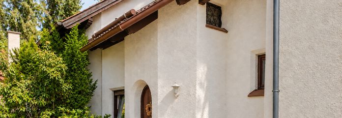 Votre propre maison plutôt qu’un appartement de 3 pièces – jardin, place de stationnement, sous-sol aménagé, pas de charges de copropriété (vente privée) – Eingang ins Haus