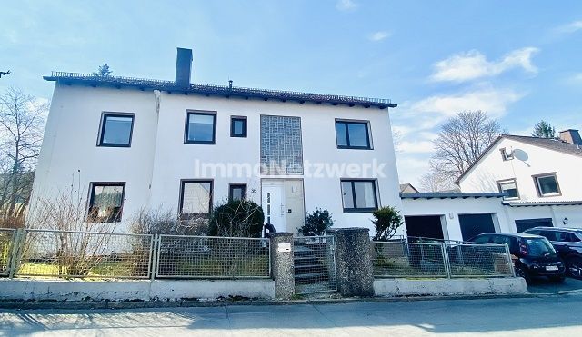 NEUER PREIS***Familienhaus mit Anliegerwohnung - Frei stehendes Zweifamilienhaus mit Herz*** – Objekt Front