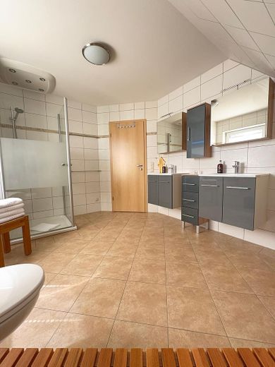 Nur wenige Schritte zum Wasser – Zwei Wohnungen oder ein Zuhause mit vielen Möglichkeiten – Foto 8