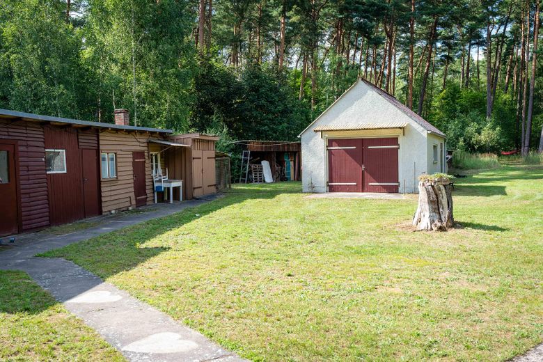 Schuppen und Garage 