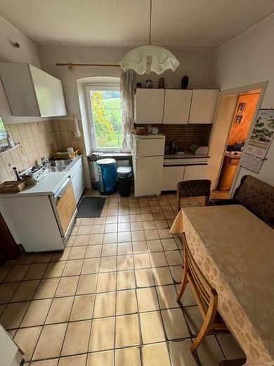 Großes Einfamilienhaus auf 1.500 m² Grundstück mit Scheune &amp; attraktivem Entwicklungspotenzial – 9 EG Küche