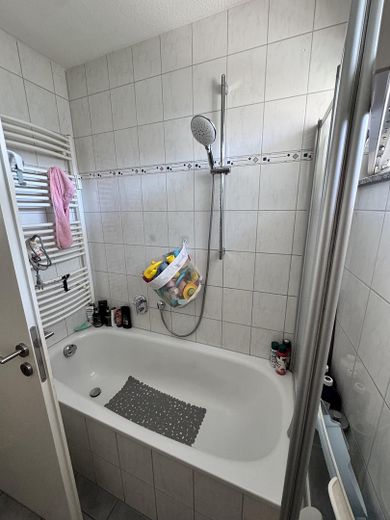3,5-Zimmer-Wohnung mit Balkon im Zentrum von  Rastatt – Duschbad
