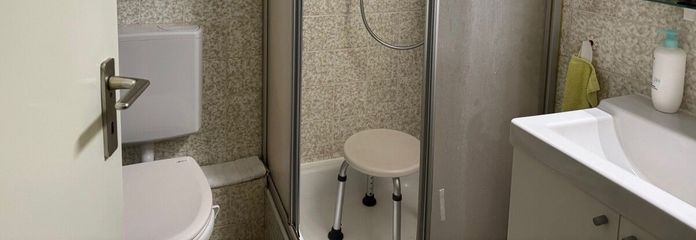Gäste -WC mit Dusche