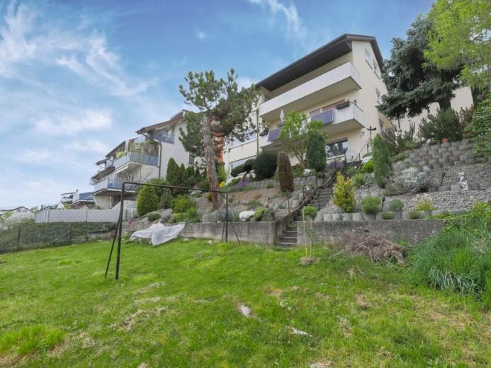 Attraktives Mehrfamilienhaus mit Renditepotenzial und freien Einheiten – Foto 1