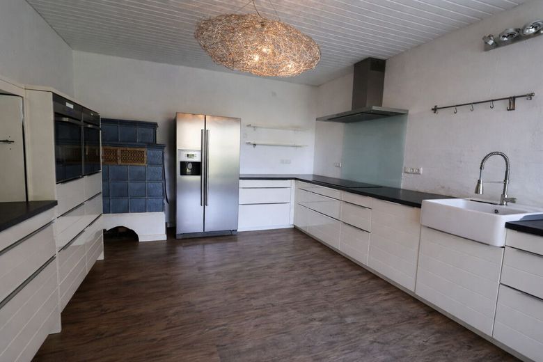 Exklusive Villa mit Wellnessbereich, Pool &amp; großem Grundstück (inkl. Renovierung und neuem Dach) – Küche