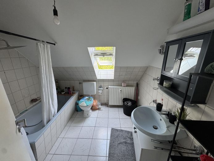 Gepflegte 2,5 Zimmer Wohnung mit eigenem Garten – Bad